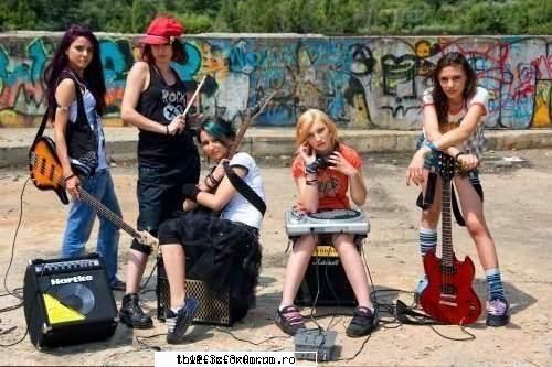 Blaxy Girls - Trupa Blaxy Girls va lansa primul album din - Music
